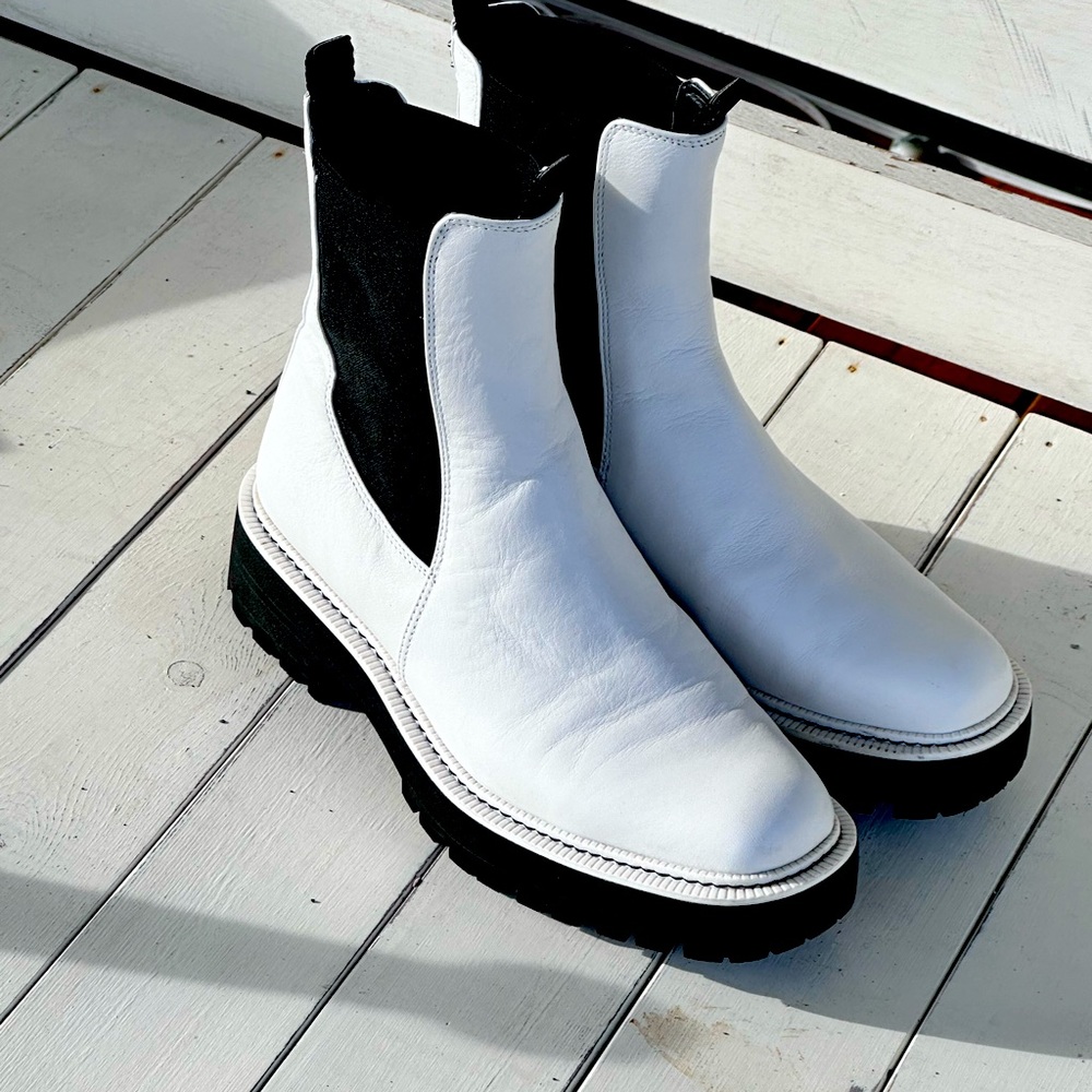 Sam Edelman Women's White Laguna Chelsea Leather Waterproof Boots Size 9 US